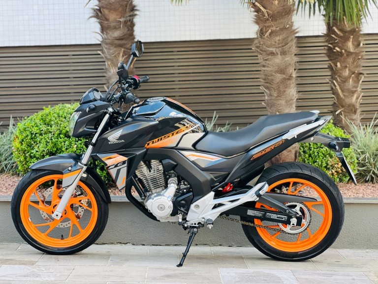 HONDA - CB 250F TWISTER - 2021/2021 - Cinza - R$ 21.800,00