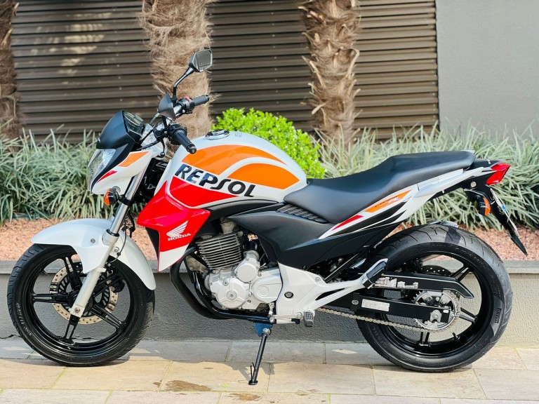 HONDA - CB 300R - 2014/2014 - Branca - R$ 15.300,00