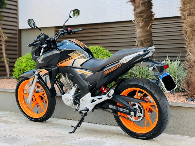 HONDA - CB 250F TWISTER - 2021/2021 - Cinza - R$ 21.800,00