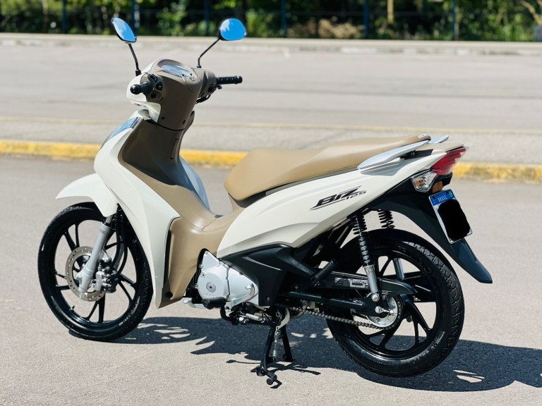 HONDA - BIZ 125 - 2023/2024 - Branca - R$ 18.000,00