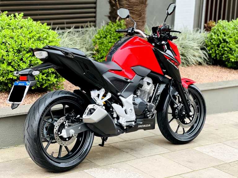 HONDA - CB 300F TWISTER - 2023/2023 - Vermelha - Sob Consulta