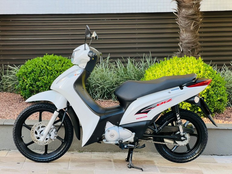 HONDA - BIZ 125 - 2014/2015 - Branca - R$ 13.300,00