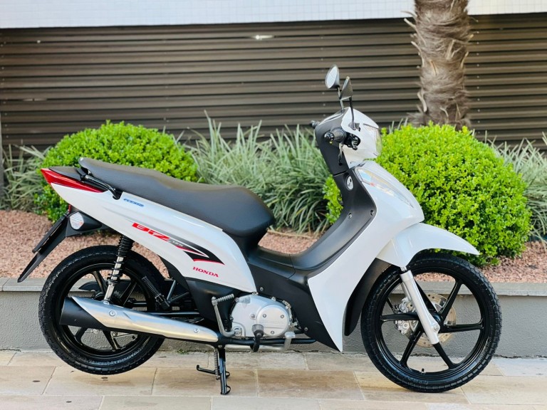 HONDA - BIZ 125 - 2014/2015 - Branca - R$ 13.300,00