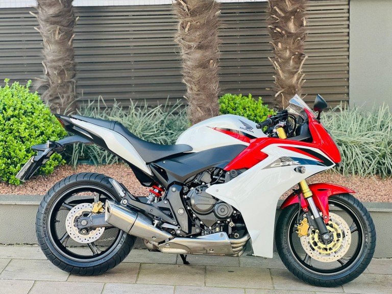 HONDA - CBR 600F - 2013/2013 - Branca - R$ 39.500,00