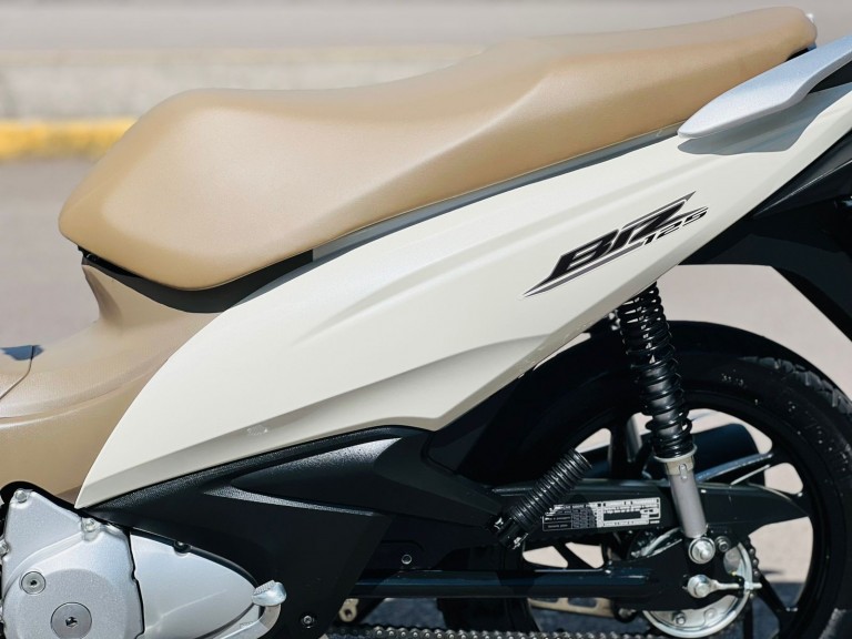 HONDA - BIZ 125 - 2023/2024 - Branca - R$ 18.000,00