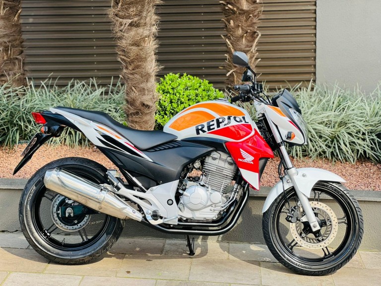 HONDA - CB 300R - 2014/2014 - Branca - R$ 14.900,00