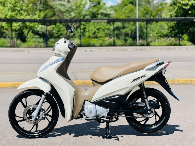 HONDA - BIZ 125 - 2023/2024 - Branca - R$ 18.000,00