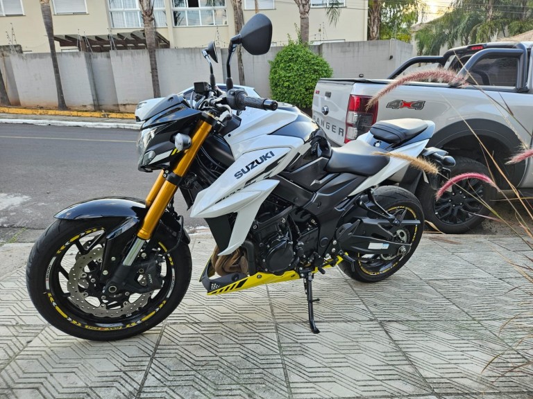 SUZUKI - GSXS - 2023/2024 - Preta - R$ 52.800,00