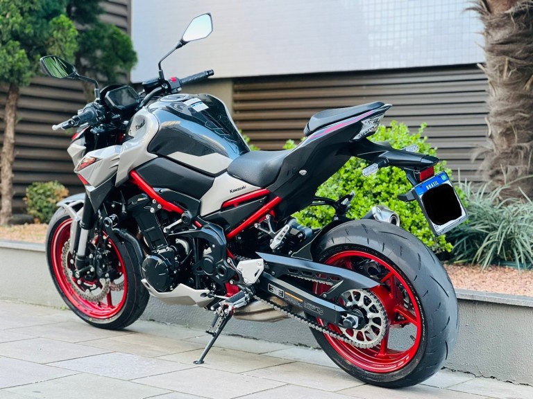 KAWASAKI - Z900 - 2023/2023 - Prata - R$ 57.500,00