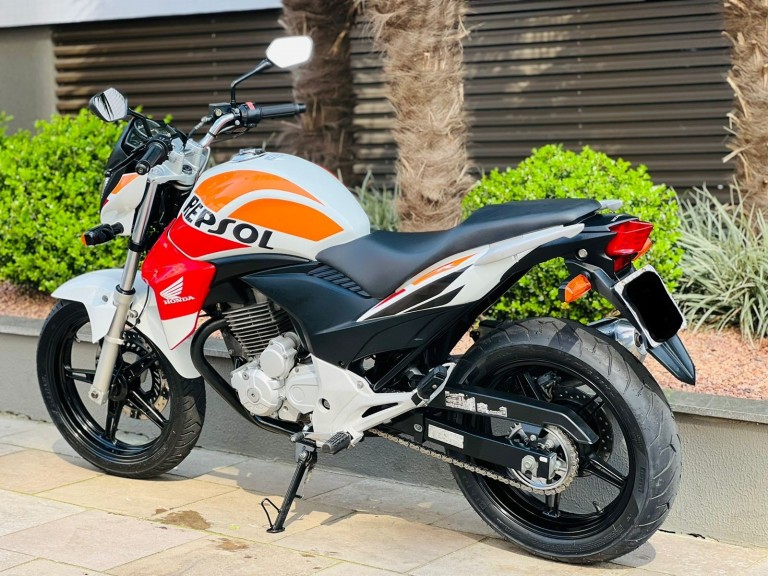 HONDA - CB 300R - 2014/2014 - Branca - R$ 14.900,00