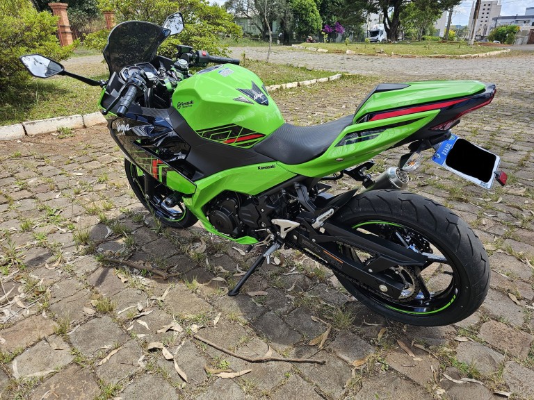 KAWASAKI - NINJA 400 - 2023/2023 - Verde - R$ 35.600,00