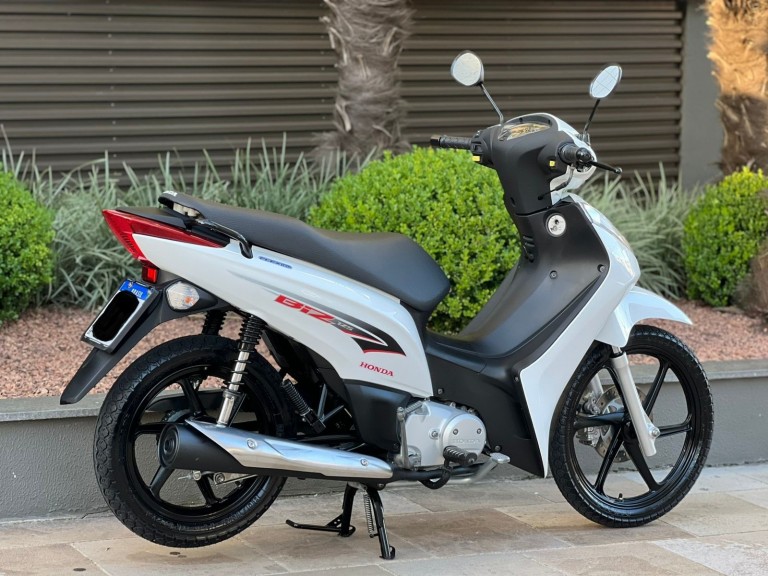 HONDA - BIZ 125 - 2014/2015 - Branca - R$ 13.300,00