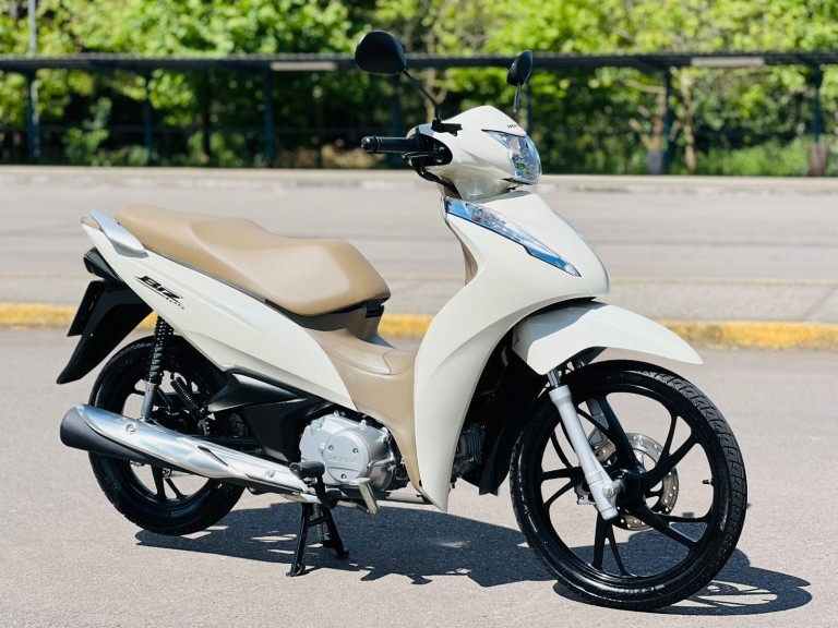 HONDA - BIZ 125 - 2023/2024 - Branca - R$ 18.000,00