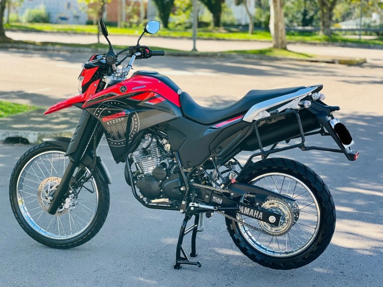 YAMAHA - XTZ 250 - 2022/2023 - Vermelha - R$ 26.500,00