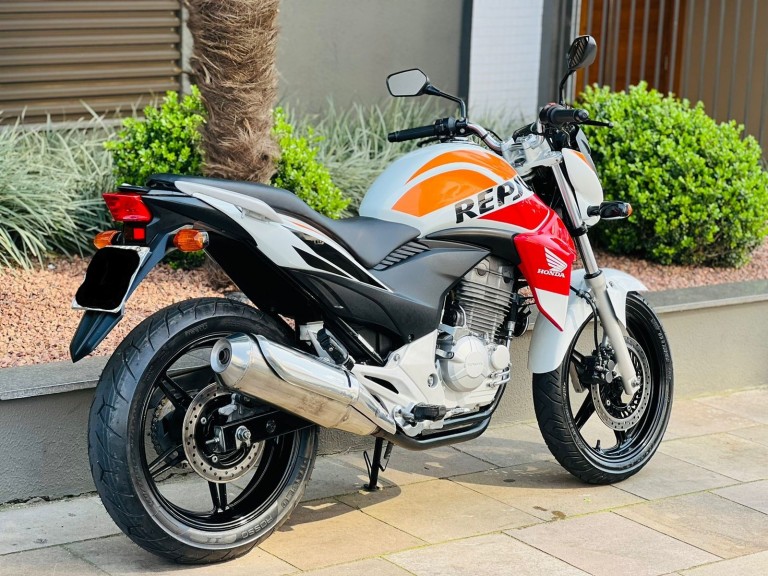 HONDA - CB 300R - 2014/2014 - Branca - R$ 15.300,00