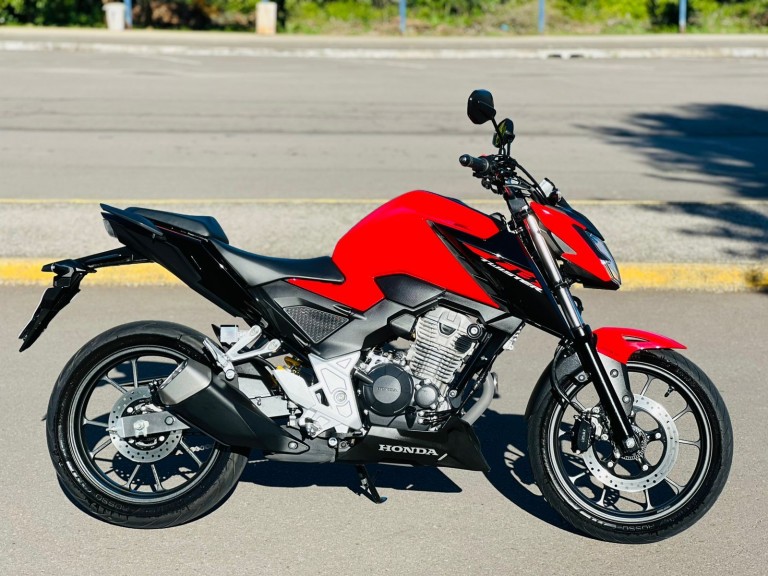 HONDA - CB 300F TWISTER - 2023/2023 - Vermelha - R$ 25.800,00