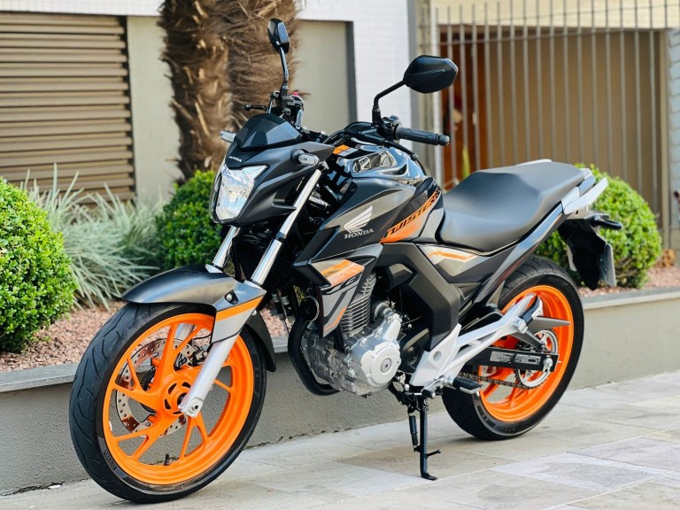 HONDA - CB 250F TWISTER - 2021/2021 - Cinza - R$ 21.800,00