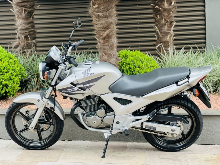 HONDA - CBX 250 TWISTER - 2007/2007 - Prata - R$ 11.800,00