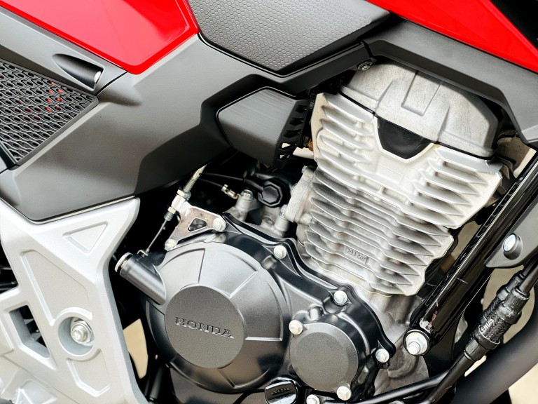 HONDA - CB 300F TWISTER - 2023/2023 - Vermelha - Sob Consulta