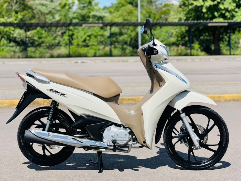 HONDA - BIZ 125 - 2023/2024 - Branca - R$ 18.000,00