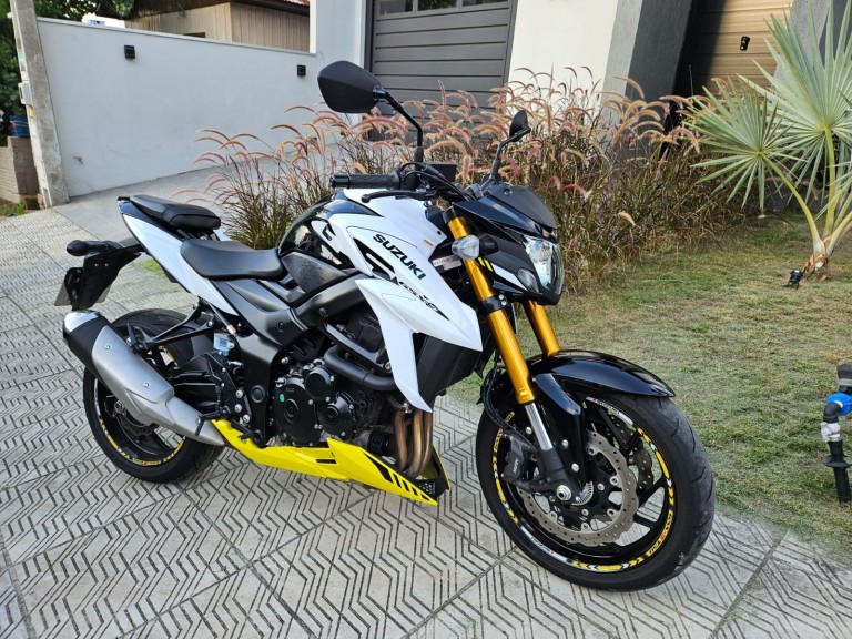 SUZUKI - GSXS - 2023/2024 - Preta - R$ 52.800,00