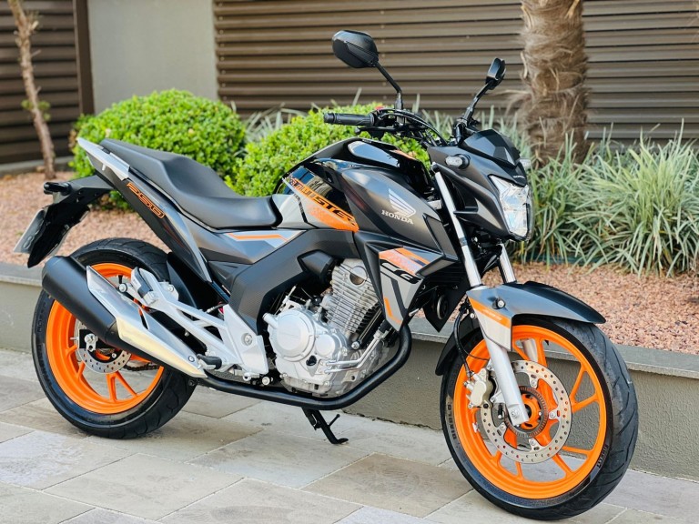 HONDA - CB 250F TWISTER - 2021/2021 - Cinza - R$ 21.800,00