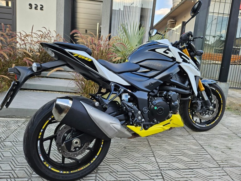 SUZUKI - GSXS - 2023/2024 - Preta - R$ 52.800,00