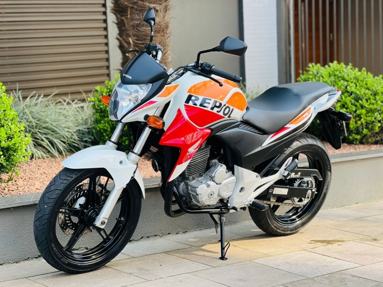 HONDA - CB 300R - 2014/2014 - Branca - R$ 15.300,00