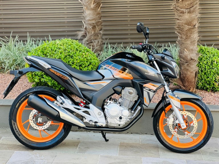 HONDA - CB 250F TWISTER - 2021/2021 - Cinza - R$ 21.800,00