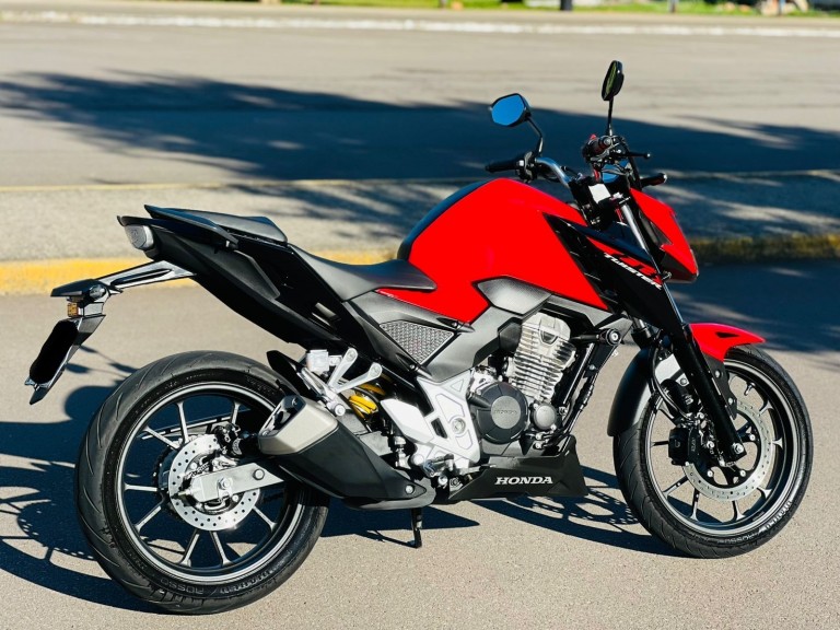 HONDA - CB 300F TWISTER - 2023/2023 - Vermelha - R$ 25.800,00